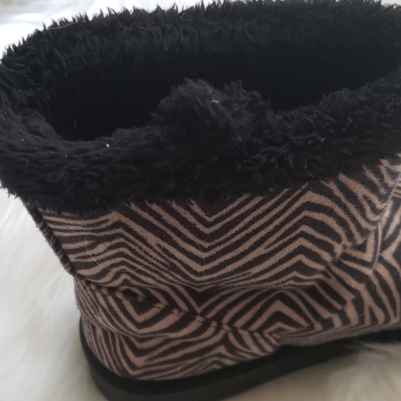 Vera Bradley Animal Print Fur Boots - Picture 7 of 7